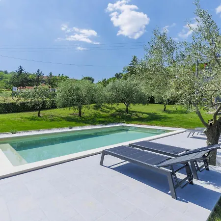 Carlo - Ipc102 By Interhome