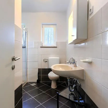Carlo - Ipc102 By Interhome * Pican