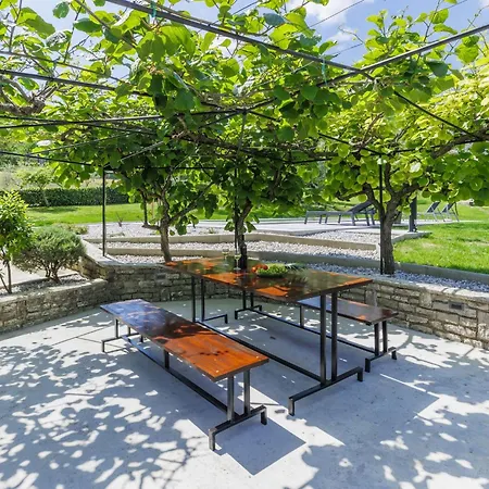 Carlo - Ipc102 By Interhome